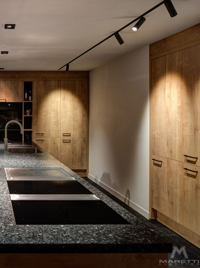 Railset 1 meter black including 3 spots and light sources