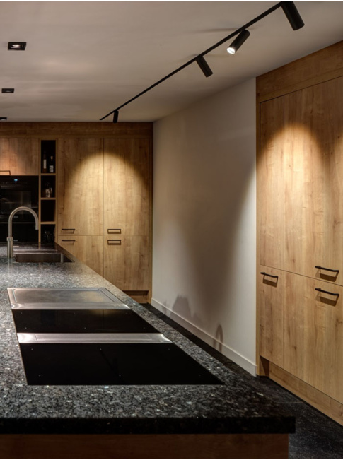 Railset 1 meter black including 3 spots and light sources