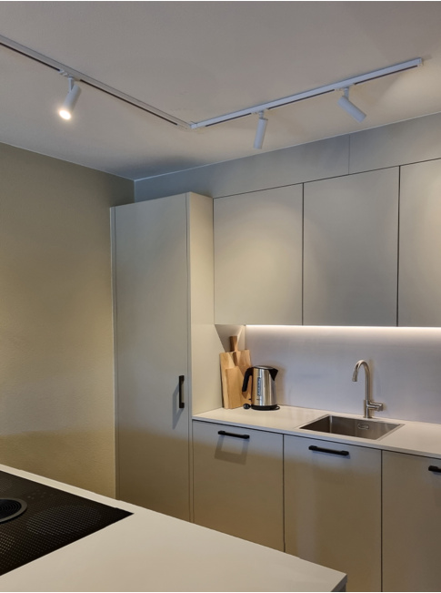 Rail set 2 meters white including 4 spots and light sources