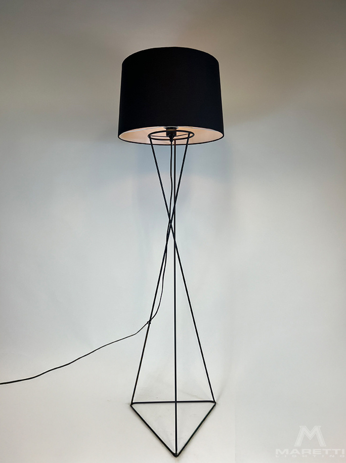 Cross vloerlamp E27 black h:154cm