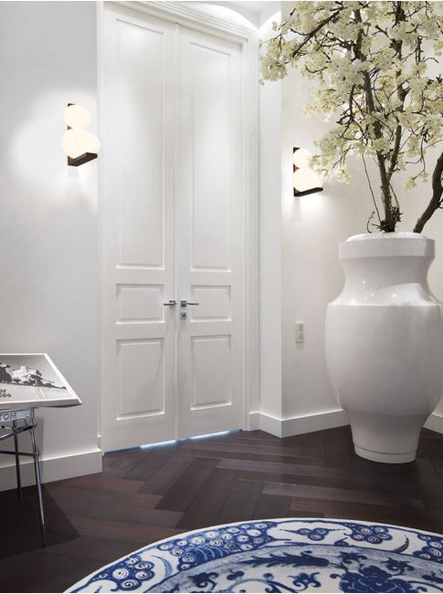 Pearl wandlamp 3-lichts brons ontworpen door Herman Peters