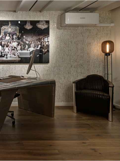 Rivington glass floor lamp black designed by Brands-concept