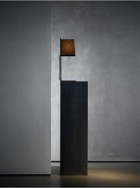 Ready black table lamp designed by Piet Boon