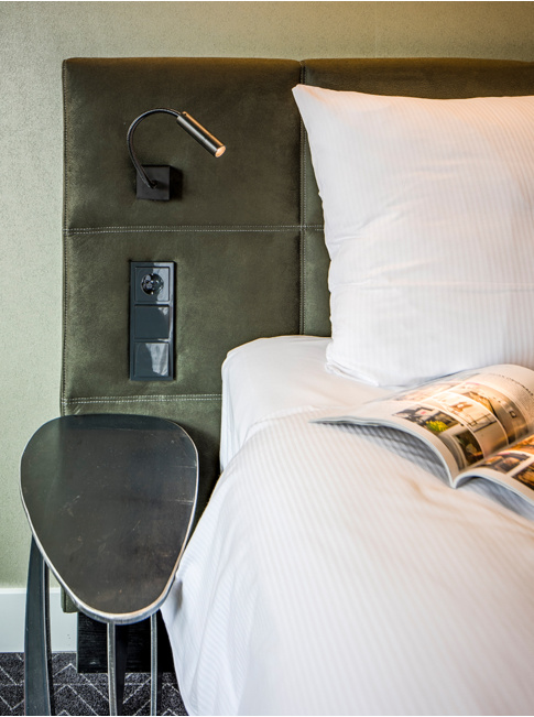 Read flex wall lamp black