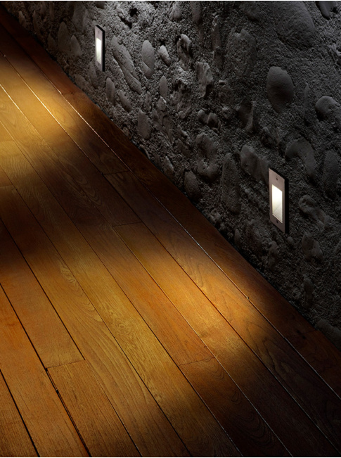 Stretto LED vertical front aluminum