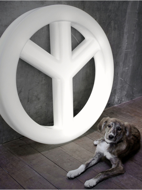 Hala love and peace hanglamp LED wit ontworpen door Peter Kos