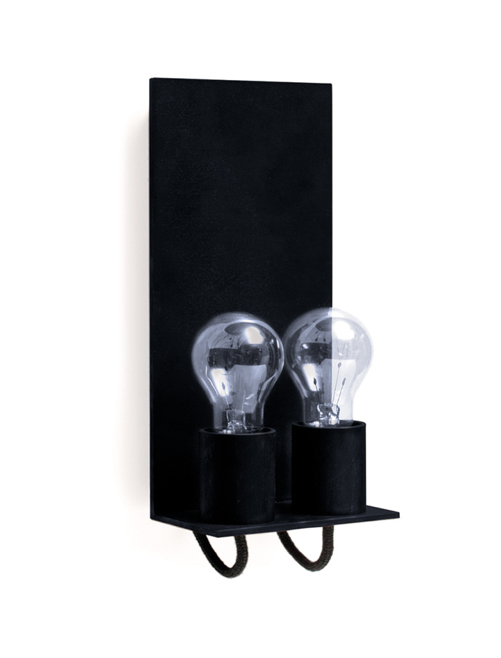 Trijnie wandlamp zwart ontworpen door Piet Boon